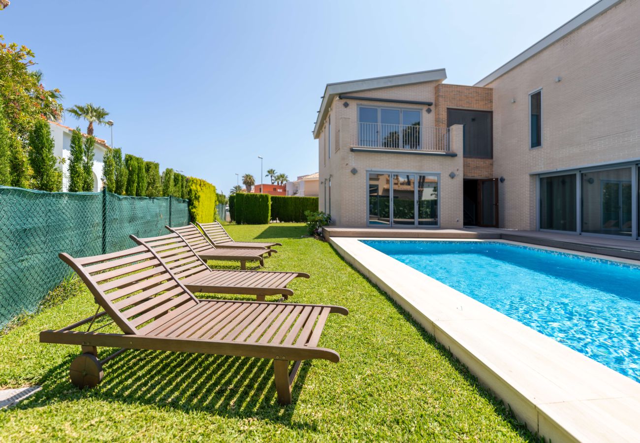 Villa en Oliva - Villa Beachside Retreat by ON Travel