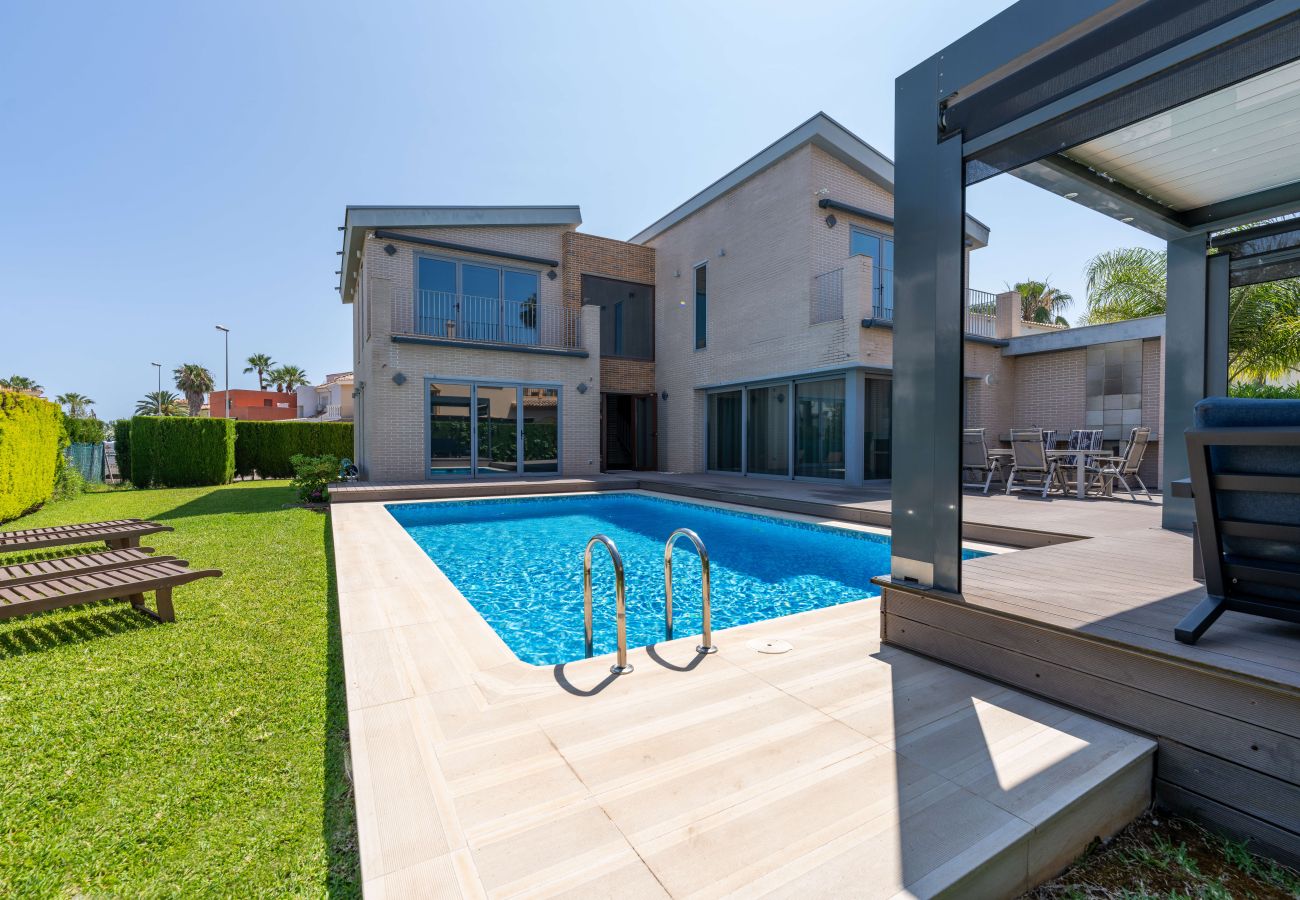 Villa en Oliva - Villa Beachside Retreat by ON Travel