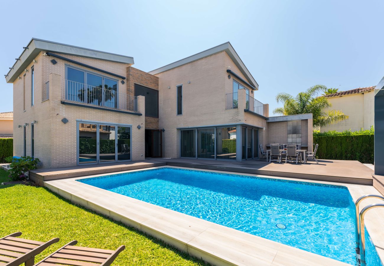 Villa en Oliva - Villa Beachside Retreat by ON Travel