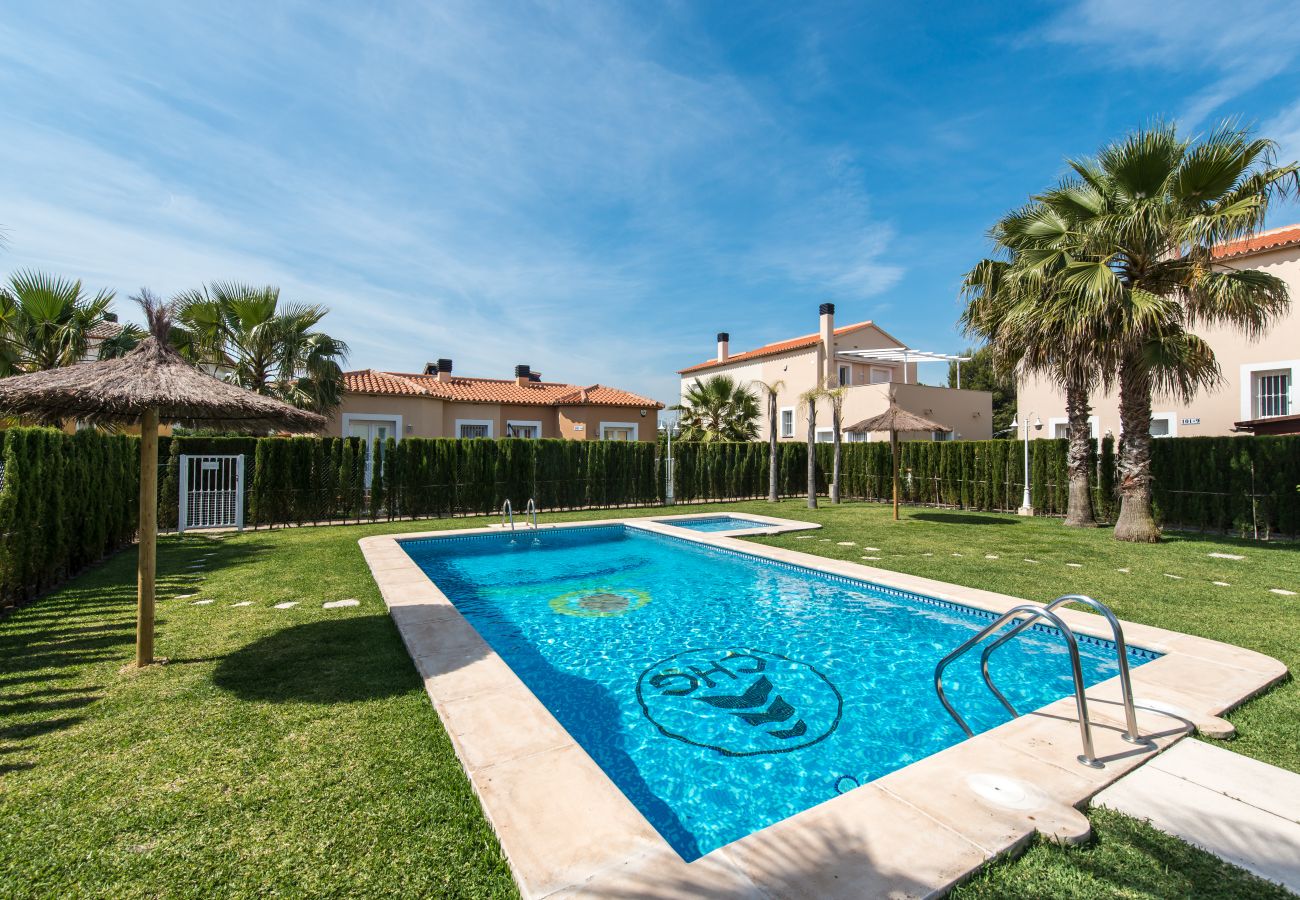 Bungalow in Oliva - Pinnacle by ON Travel