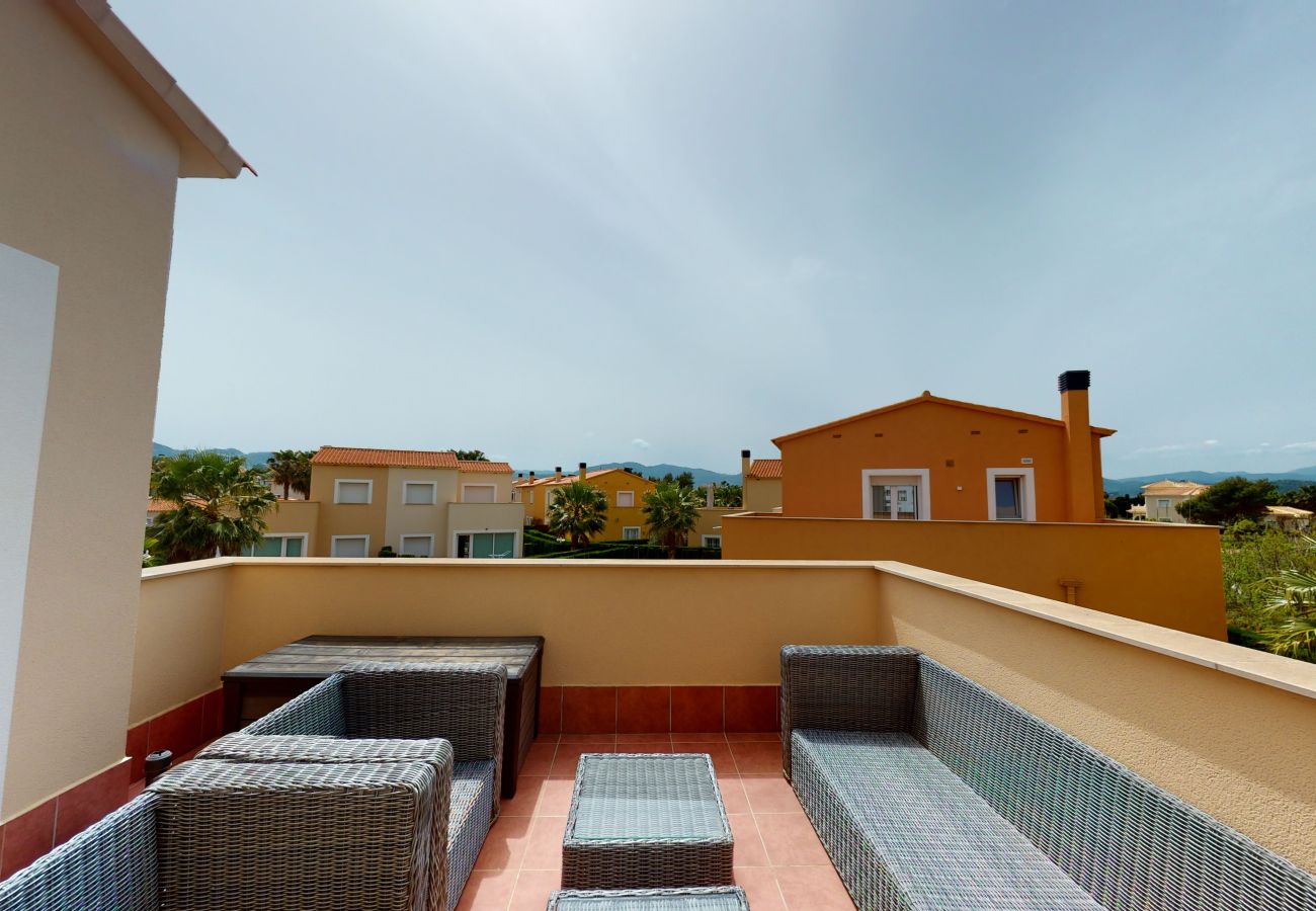 Bungalow in Oliva - Pinnacle by ON Travel