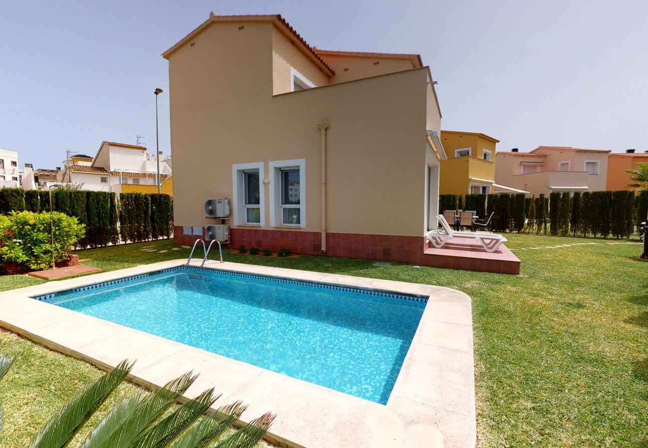 Bungalow in Oliva - Pinnacle by ON Travel