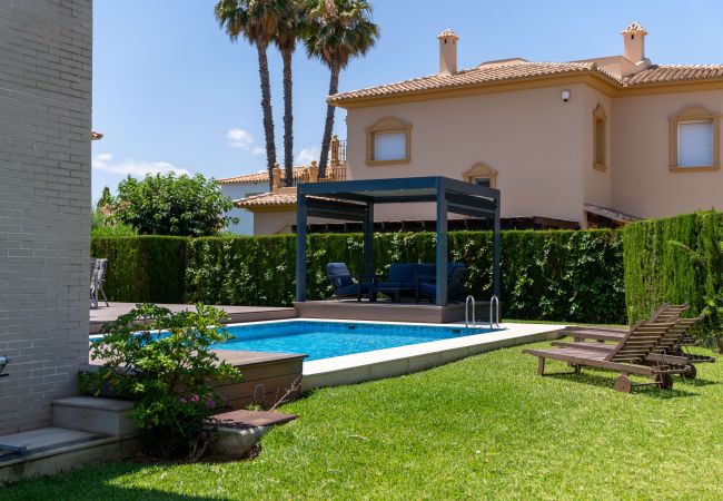 Villa in Oliva - Villa Beachside Retreat by ON Travel Villa in Oliva - Villa Beachside Retreat by ON Travel