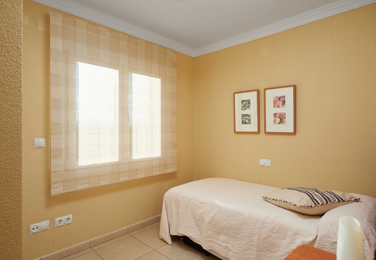 Apartment in Oliva - Yarrow by ON Travel