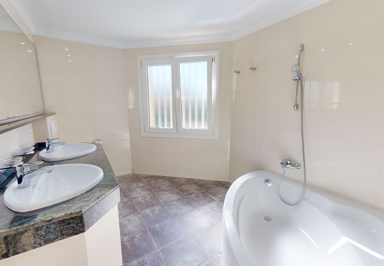 Villa in Oliva - Greenview Villa by ON Travel